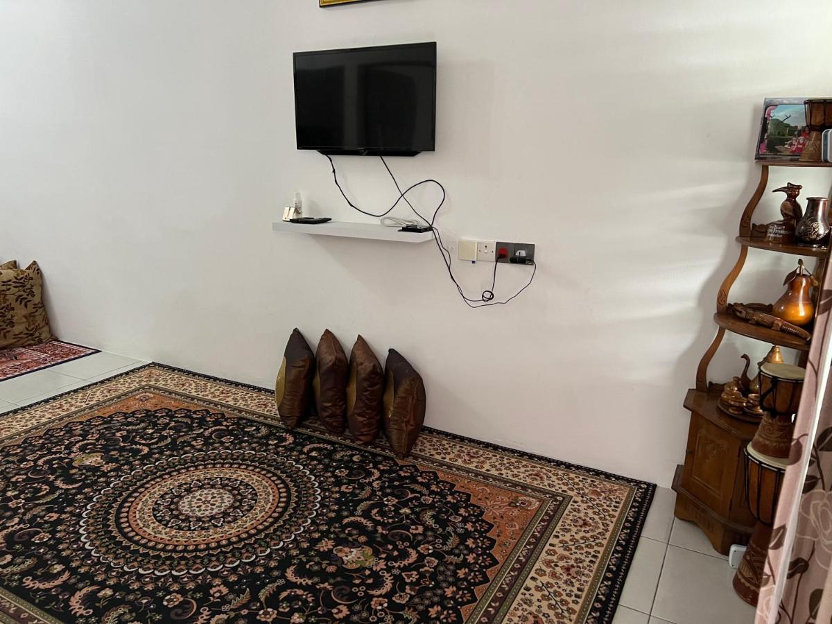 Mieda Rizqi Homestay Kampong Melayu Changkat Larah Exterior photo